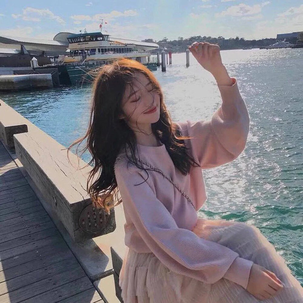 公寓里的两个女人 海报